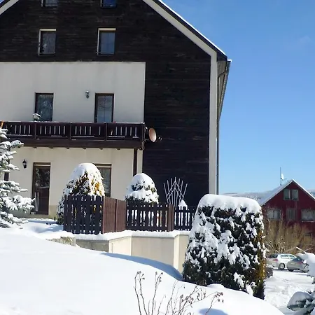 Ferienwohnungen Oberwiesenthal شقة *